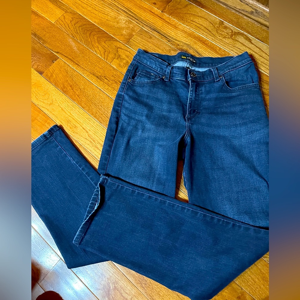 Lee - Relaxed Fit Straight Leg Mid Rise